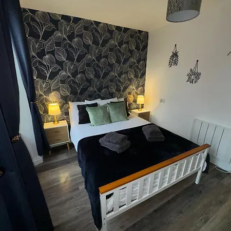 5b Queens Street, *