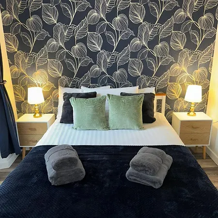 5b Queens Street, *